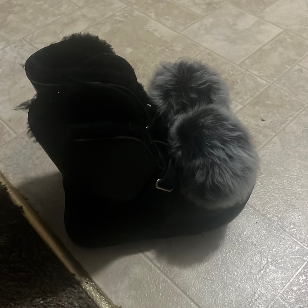 Women’s ugg boots barely worn